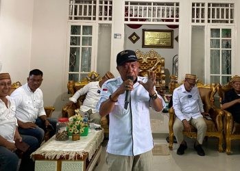 Andris Entengo politisi PKB yang turut mengkampanyekan paslon Roni Sampir dan Adnan Entengo di Kecamatan Pulubala, Kabupaten Gorontalo.(Foto Arif Gopos)