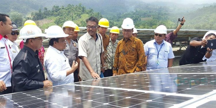 PLTS Sumalata dengan kapasitas terpasang 2 Mega Watt-peak (MWp) berlokasi di desa Motihelumo, kecamatan Sumalata Timur, kabupaten Gorontalo Utara