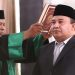 Pj Sekda Bone Bolango, Reflin Buata saat dilantik dan diambil sumpah oleh Penjabat Sementara Bupati Bone Bolango, Budiyanto Sidiki di Lobby Utama Kantor Bupati, Senin (28/10/2024). (F. Yudi/Prokopim)