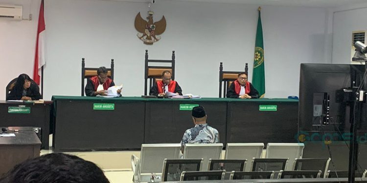Majelis Hakim Pengadilan Tipikor Gorontalo saat membacakan vonis terhadap mantan Kepala Dinas PUPR Kota Gorontalo, Rifadli Bahsuan