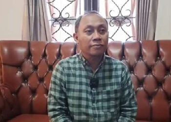 Ketua KPU Provinsi Gorontalo, Sophian Rahmola diwawancarai awak media.