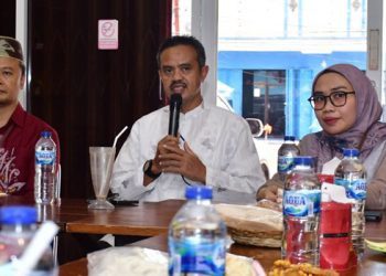 Sekda Pohuwato, Iskandar Datau, membuka kegiatan Rekonsiliasi Iuran Wajib Peserta Penerima Upah Penyelenggara Negara Pemerintah Daerah Triwulan III Tahun 2024, berlangsung di mawar Sharon Marisa, Jum'at (25/10/2024) (F Iwan Karim)