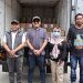 Ketua KPU Kota Gorontalo, Mario S Nurkamiden bersama Sekretaris KPU Kota, Aniki Suleman, dan Bawaslu Kota Gorontalo menerima kedatangan surat suara Pilkada 2024