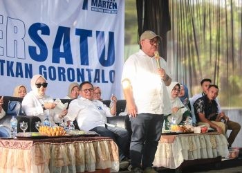 Calon Gubernur Gorontalo nomor urut 1 Tonny Uloli bersama calon Wakil Gubernur Gorontalo Marten Taha dikukuhkan sebagai Bapak Generasi Z dan Milenial Provinsi Gorontalo, Minggu (13/10/2024).