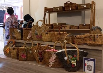 Produk kerajinan perajin UMKM Gorontalo. Pembiayaan menjadi faktor penting bagi tumbuhnya pelaku UMKM.