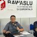Konfrensi Pers 20 hari Pengawasan Dan Penangangan Dugaan Pelanggaran Tahapan Kampanye Pemilihan Serentak Tahun 2024 Di Provinsi Gorontalo oleh Ketua Bawaslu Provinsi Gorontalo Idris Usuli yang didampingi oleh Komisioner Bawaslu lainnya Moh. Fadjri Arsyad, Senin (21/10/2024).