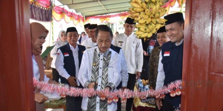 Peresmian rumah layak huni oleh Bupati Gorontalo, Nelson Pomalingo. Foto Humas