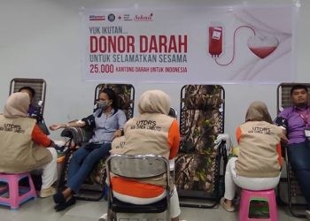 Puluhan karyawan Alfamart Gorontalo menggelar aksi donor darah yang akan diserahkan ke PMI Kabupaten Gorontalo, Selasa (8/10/2024).(Foto Hervi)