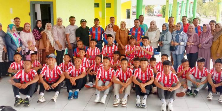 Pelepasan Kontingen Sepak Bola Pelajar Blispi Gorontalo. Foto Humas