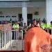 Sejumlah petugas pada prosesi pelapasan jenazah korban kecelakaan pesawat SAM Air di Bandara Djalaluddin, Kabupaten Gorontalo, Gorontalo, Senin (21/10/2024). (ANTARA/HO-Bandara Djalaluddin)