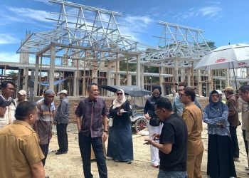 Peninjauan proyek kawasan Taruna Remaja oleh Komisi III DPRD Kota Gorontalo bersama Dinas PUPR Kota Gorontalo, Selasa (8/10/2024) (Foto Rama/Gopos)