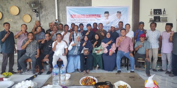 Puluhan Mantan Kades Se Pohuwato Nyatakan Dukungan Paslon Siap, berlangsung di RM Kepiting Emas, Kecamatan Marisa, Ahad (6/10/2024).(Foto Yusuf Gopos)