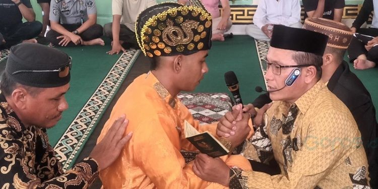 Prosesi Ijab kabul warga binaan Lapas Pohuwato, berlangsung di Masjid At-taubah Lapas Pohuwato, Sabtu (12/10/2024) (Foto Lapas)