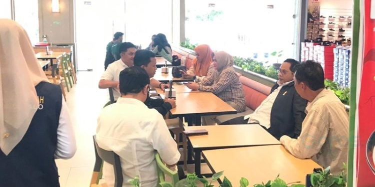 Jajaran Komisi II DPRD Kota Gorontalo melakukan kunjungan kerja di beberapa objek pajak di Kota Gorontalo, Rabu (16/10/2024).(Foto Rama/Gopos)
