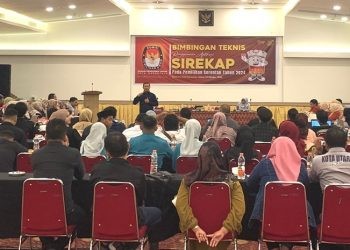 Bimtek Penggunaan aplikasi Sirekap di Hotel Fox Kota Gorontalo, Selasa (22/10/2024) (Foto: Rama/Gopos)