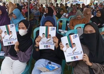 Keceriaan warga Desa Suka Makmur, Kecamatan Wonosari, Kabupaten Boalemo saat menyambut calon Gubernur dan Wakil Gubernur Gorontalo nomor urut 1 Tonny Uloli dan Marten Taha, Kamis (31/10/2024).