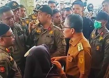Aksi protes oleh ratusan personel Satpol PP Kota Gorontalo yang diterima langsung oleh Pj Walikota Gorontalo Ismail Madjid, Selasa (1/10/2024).(Foto Istimewa)