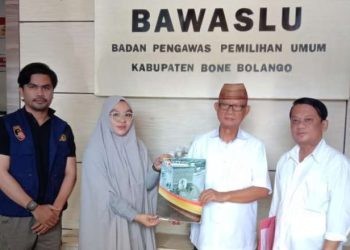 Calon Bupati Bone Bolango, Ismet Mile melaporkan dugaan tindak pidana pemilihan yang dilakukan oleh salah satu juru kampanye pasangan calon (paslon) Bupati dan Wakil Bupati Bone Bolango YA.