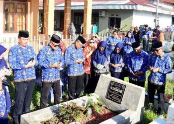 Pj Wali Kota Gorontalo, Ismail Madjid, bersama jajaran Korpri Kota Gorontalo, melakukan ziarah dalam rangka HUT ke-53 Korpri, Sabtu (23/11/2024) (Istimewa)