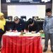 Penandatanganan Persetujuan Ranperda APBD 2025, Ketua DPRD dan Bupati Pohuwato, di dampingi Sekda dan Sekwan Pohuwato, berlangsung di Ruang DPRD Pohuwato, Senin (25/11/2024) (FOTO Iwan Karim)