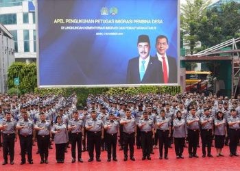 Kementerian Imigrasi dan Pemasyarakatan (Kementerian Imipas) menetapkan 146 orang petugas imigrasi dari seluruh Indonesia sebagai Petugas Imigrasi Pembina Desa (Pimpasa) dalam Apel Besar Pengukuhan Petugas Imigrasi Pembina Desa, Senin (04/11/2024).