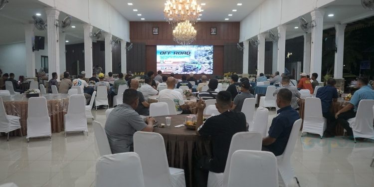 Pemkab Asahan menyambut peserta penjelajah bumi Asahan tahun 2024 di Pendopo Rumah Dinas Bupati Asahan, Jumat (1/11/2024) malam.