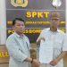 Ismet Mile saat melapor ke Polres Bone Bolango, Kamis (7-11-2024).