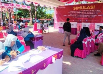 pelaksanaan pemungutan dan penghitungan suara pemilihan gubernur dan wakil gubernur, bupati dan wakil bupati serentak serta penggunaan aplikasi sirekap pilkada tahun 2024 di kabupaten bone bolango, Rabu (13-11-2024).