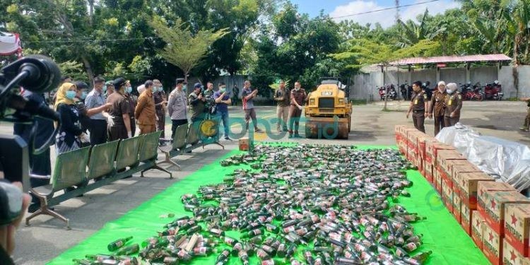 Kejaksaan Negeri Kota Gorontalo melaksanakan pemusnahan barang bukti tindak pidana yang berkekuatan hukum tetap, Selasa 19-11-2024.
