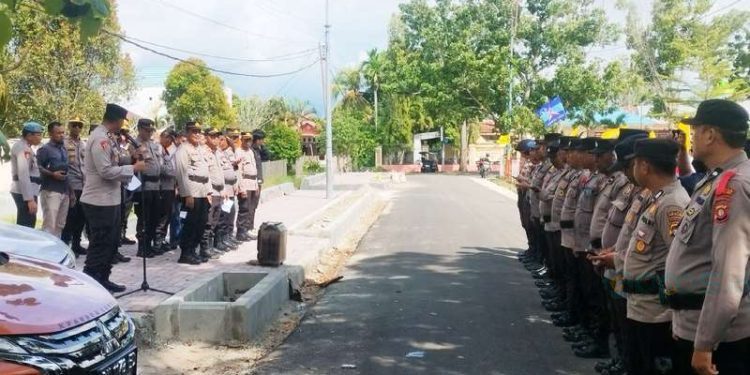 130 Personil Polres Bone Bolango mengamankan kampanye Monologis IRIS di Lapangan Likada, Kabila, Bone. Bolango, Kamis (21-11-2024).