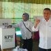 Calon Walikota Gorontalo Idris Rahim saat mencoblos di TPS 001 Wongkaditi Barat, Kecamatan Kota Utara.(Foto Sari Gopos)