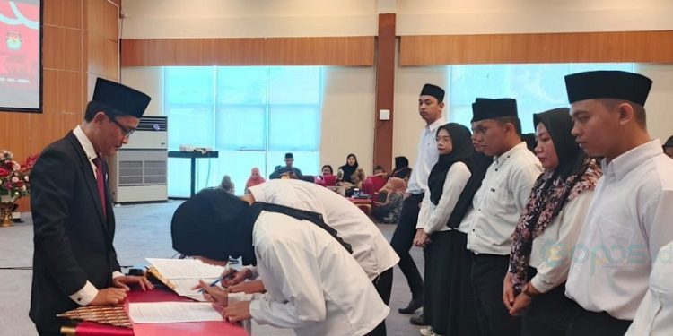 Suasana pelantikan KPPS di Hotel Damhil Kota Gorontalo, Kamis (7/11/2024).(Foto Rama Gopos)