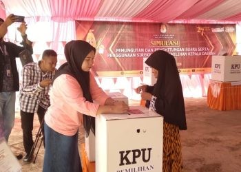KPU Boalemo menggelar simulasi pemungutan dan perhitungan suara serta penggunaan aplikasi Sirekap, Selasa (12/11/2024).(Foto KPU)