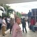 Aliansi mahasiswa saat melakukan aksi unjuk rasa di kantor KPU Kota Gorontalo, Senin (25/11/2024). (Foto Rama/Gopos)