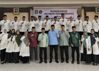 Sekretaris Daerah Provinsi Gorontalo Sofian Ibrahim bersama kafilah MTQ Korpri Nasional, Kamis (31/10/2024).