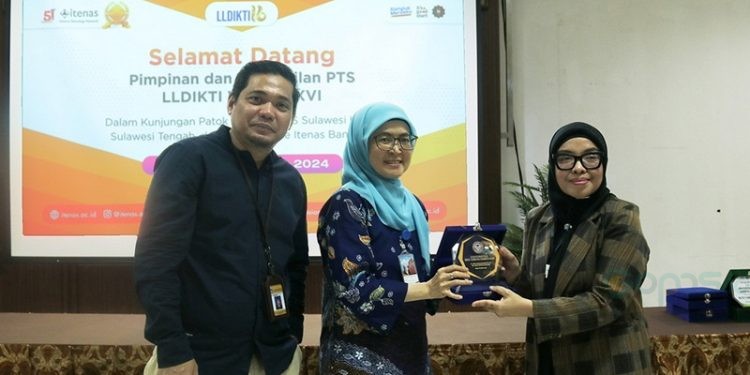 Rektor UNBITA Gorontalo Ellys Rachman (kanan) saat kegiatan Benchmarking atau patok banding yang diselenggarakan LLDIKTI Wilayah XVI di Itenas, Bandung, Rabu (20/11/2024).(Foto UNBITA)
