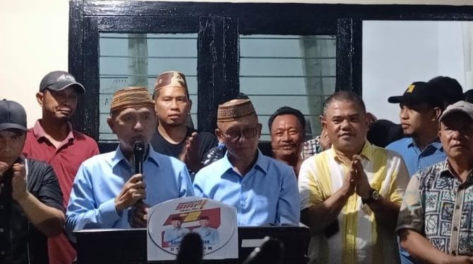 Konferensi pers paslon Saipul-Iwan, di markas pemenangan paslon SIAP, Rabu (27/11/2024) (Foto Yusuf/Gopos)