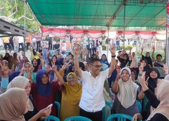 Calon Bupati Bone Bolango nomor urut 2 Amran Mustapa usai kampanye dialogis di Kecamatan Suwawa, Bone Bolango.