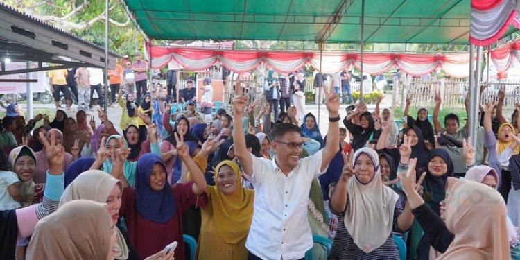 Calon Bupati Bone Bolango nomor urut 2 Amran Mustapa usai kampanye dialogis di Kecamatan Suwawa, Bone Bolango.