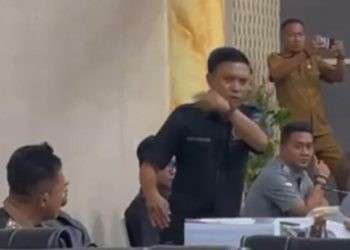 Tangkapan layar saat Anggota DPRD Kabupaten Gorontalo, Anton Abdullah mengamuk ketika rapat DPRD.