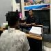 AM (32) tersangka kasus kejahatan seksual terhadap anak di bawah umur saat diperiksa penyidik Reskrim Polresta Gorontalo Kota.(Foto Polres)