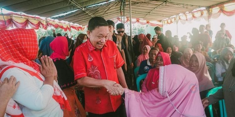 Calon Gubernur Gorontalo nomor urut 3 Hamzah Isa saat mengunjungi Desa Sukamaju Kabupaten Boalemo.