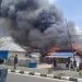 Dua rumah semi permanen dan bangunan PDAM Tirta Molango terbakar, Jumat (1/11/2024).(foto yusuf gopos)