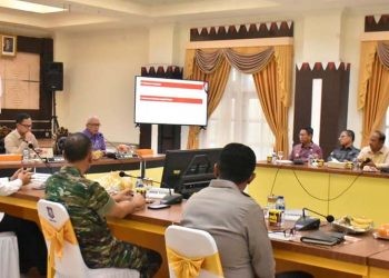 Pjs Bupati Gorontalo, Syukri Botutihe saat mengikuti Rakor persiapan Pilkada. (Foto Humas)