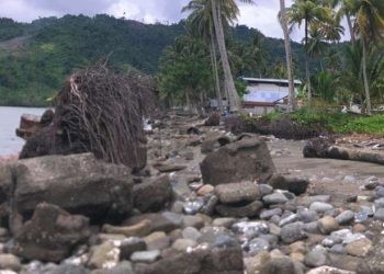 Abrasi pantai kini mengancam Desa Topi, Kecamatan Biau, Kabupaten Gorontalo Utara, Ahad (8-12-2024).
