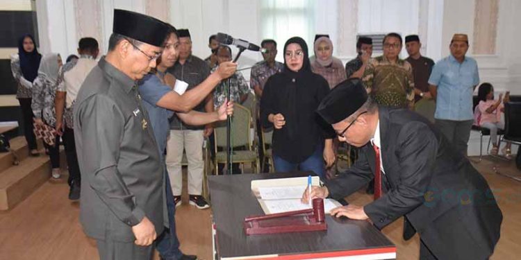 Pelantikan Penjabat Sekda Kabupaten Gorontalo, Mohamad Trizal Entengo. (Foto Humas)