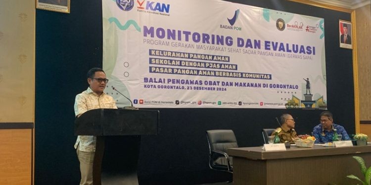 Ketua DPRD Kota Gorontalo Irwan Hunawa saat memberikan sambutan di Hotel Grand Q, Senin (23/12/2024) (Rama/Gopos)
