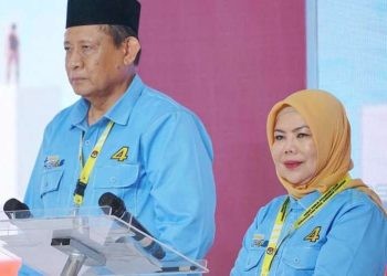 Pasangan Gusnar Ismail-Idah Syahidah saat mengikuti debat kandidat Gubernur-Wakil Gubernur Gorontalo yang diselenggarakan KPU Provinsi Gorontalo.