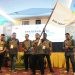 Rusli Anwar Ahmad, Ketua Umum Terpilih BPD HIPMI Provinsi Gorontalo saat mengibarkan bendera BPD HIPMI Gorontalo.(Foto Rama Gopos)