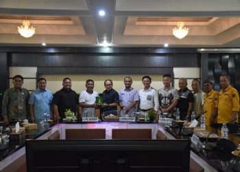Pemkab Gorontalo bersama saat menerima kunjungan monitoring Kepala BPSDMD Sulut, Marhaen R.Tumiwa bersama jajaran. (Foto Humas)